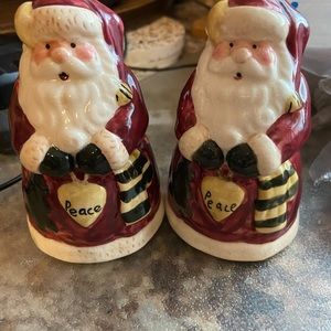 Santa salt and pepper shakers